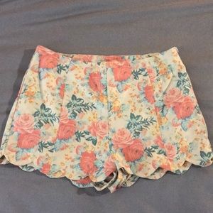 High-waisted Scallop Hem Floral Short